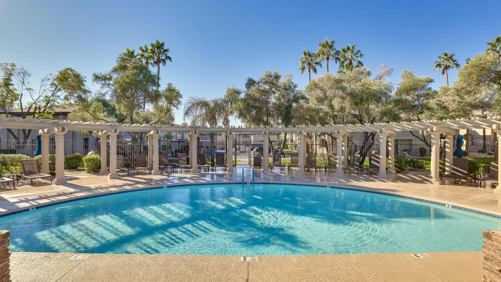 Scottsdale Condo With Fireplace And Community Pools! Apartmán