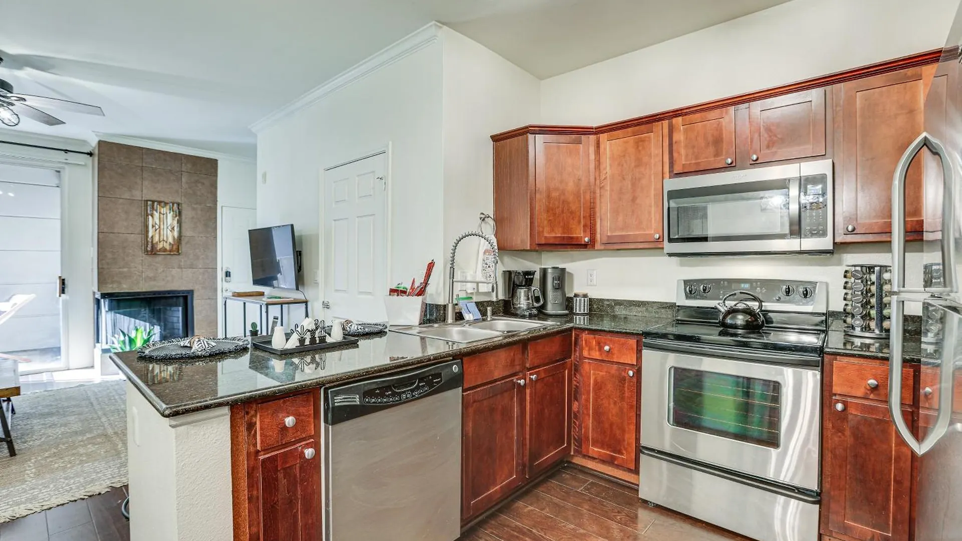 Scottsdale Condo With Fireplace And Community Pools! 0*,