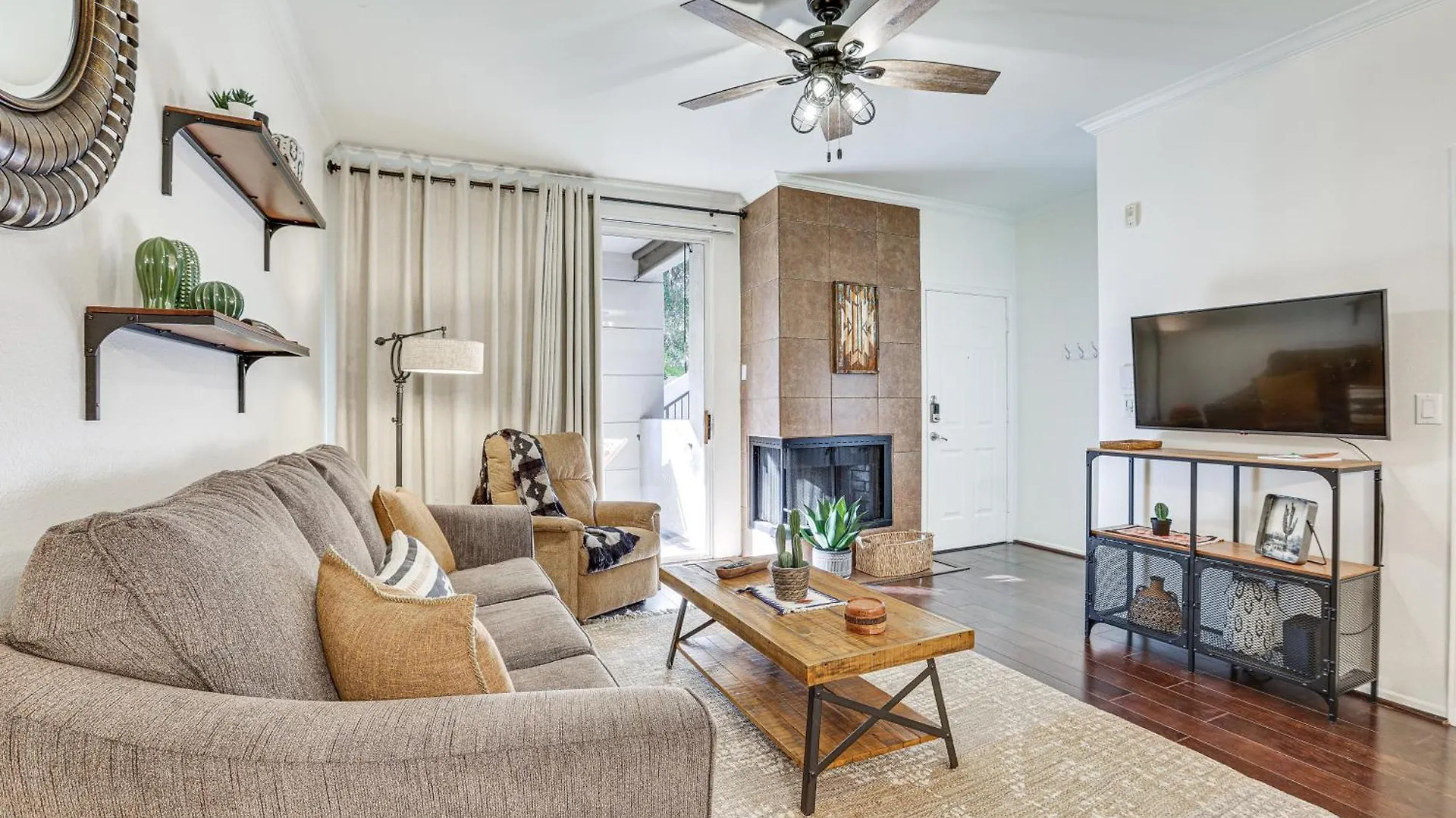 Scottsdale Condo With Fireplace And Community Pools!